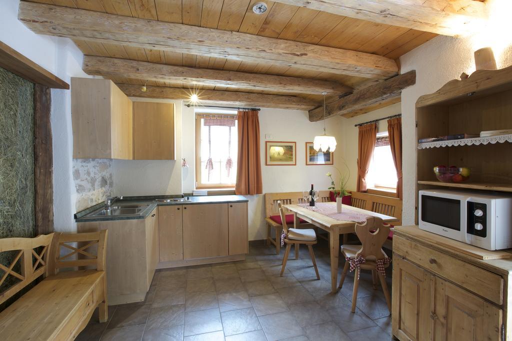 Maso Franceschella Bed and Breakfast Carano  Exteriör bild